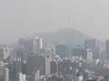 숨이 막힌다…황사·미세먼지·한파 ‘삼중 공습’